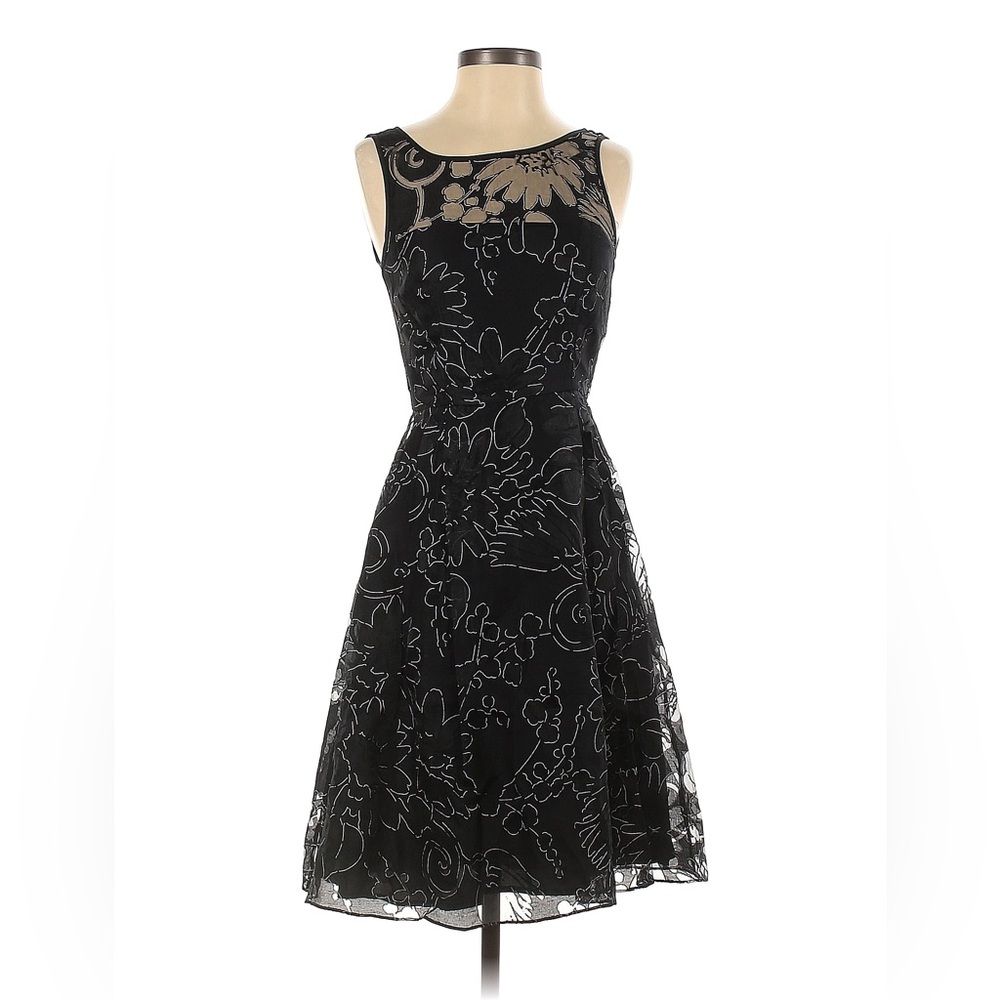 White House Black Market Black sleeveless, mock, jacquard, floral motif, LBD, 8